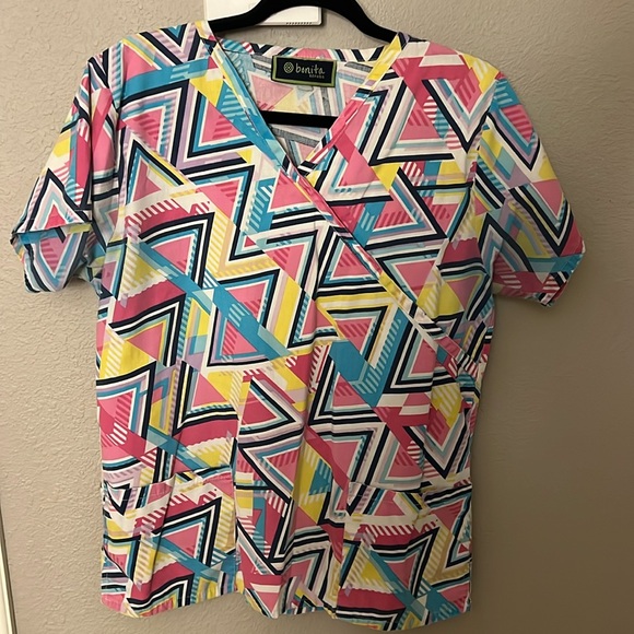 Bonita scrub top - Picture 1 of 3